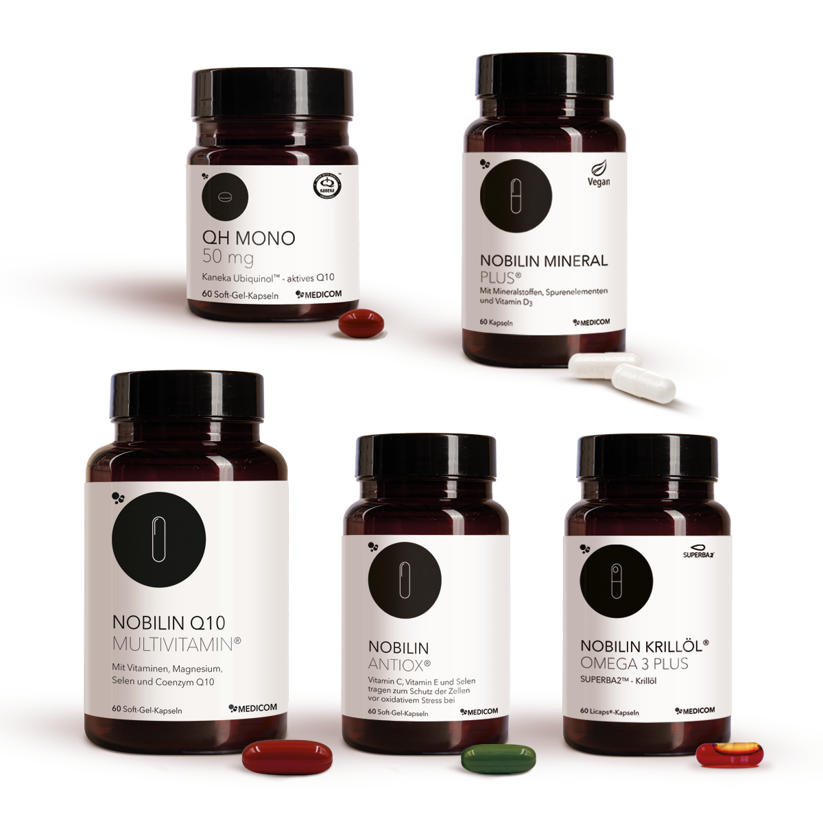 Nobilin Premium Selection Gold: Die sinnvoll dosierte Produktkombination von Medicom mit Nobilin Q10 Multivitamin®, QH Mono 50 mg, Nobilin Mineral Plus®, Nobilin Antiox® und Nobilin Krillöl® Omega 3 Plus. Alle Produkte in der neuen Produktdose mit den dazugehörigen Kapseln vor der jeweiligen Produktdose.